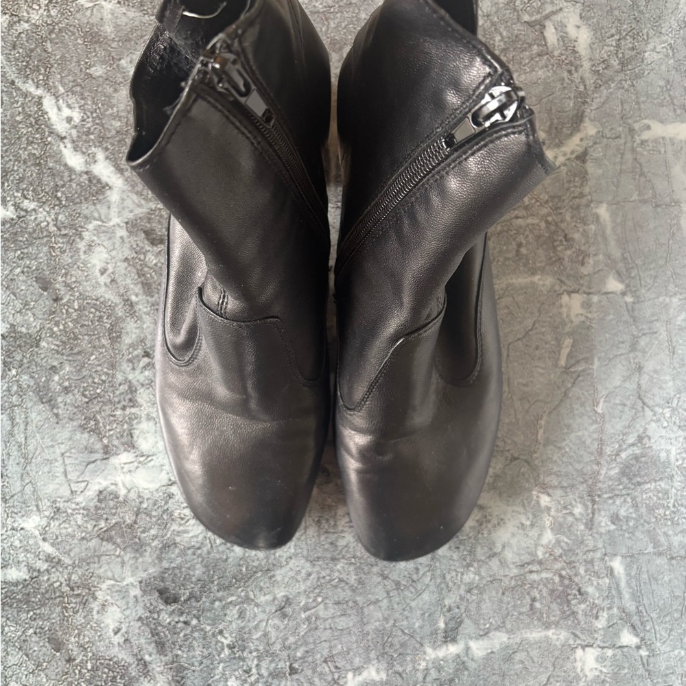 Jeffrey Campbell Black Heeled Boots Sleek Leather Design - Picture 5 of 8